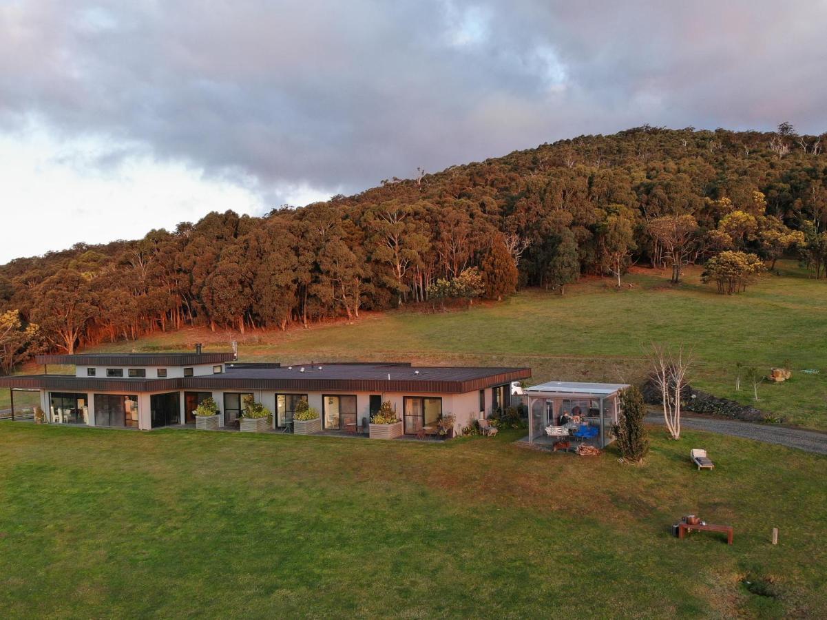 Hanging Rock Views Woodend Exterior photo