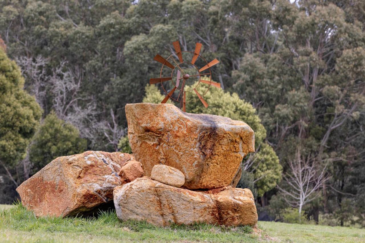 Hanging Rock Views Woodend Exterior photo